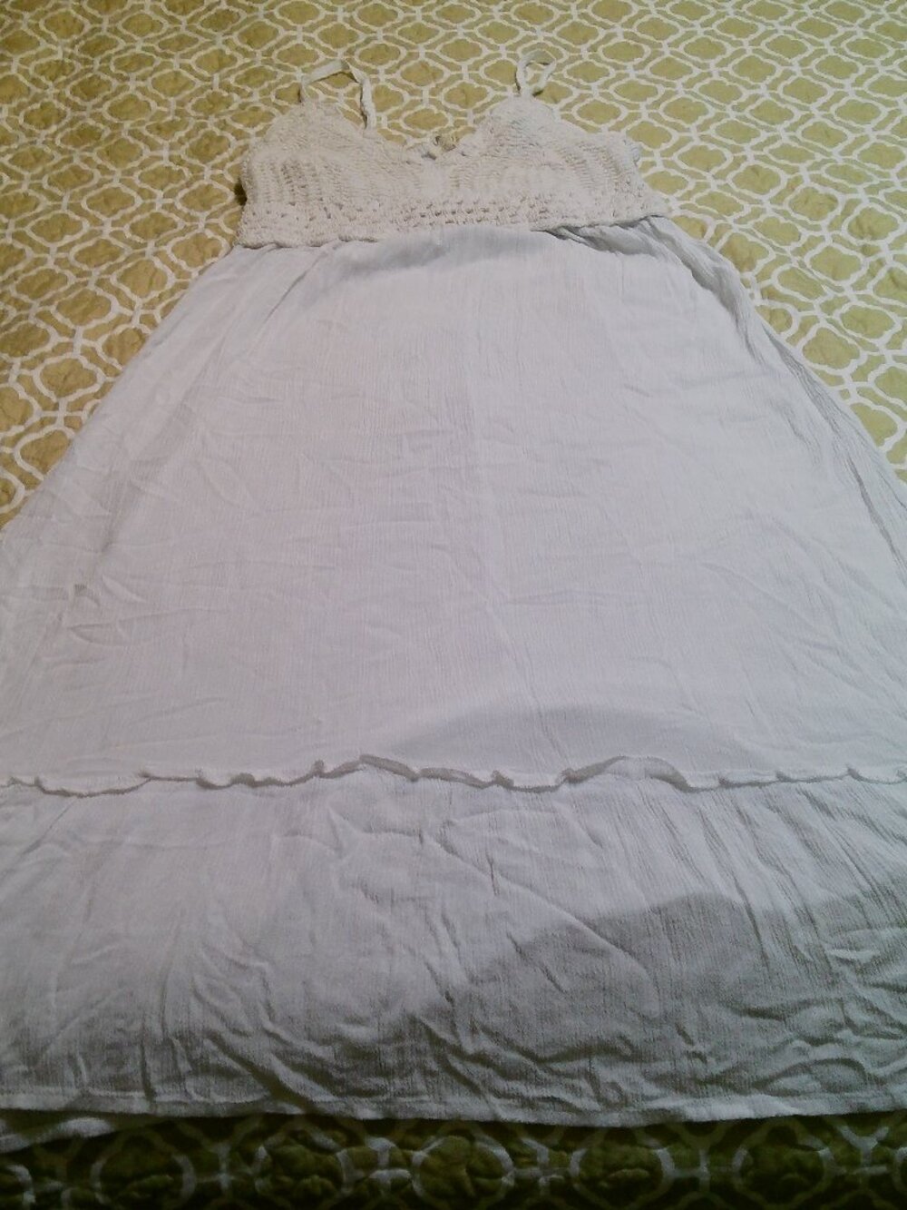 INDULGE DRESS WHITE SIZE LARGE GOOD CONDITION
